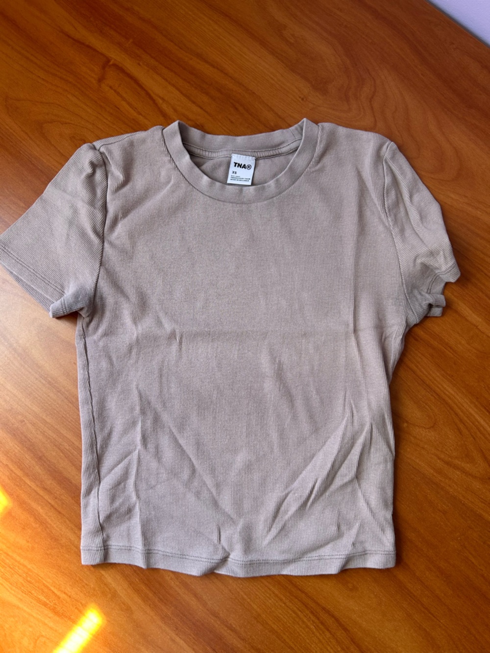 TNA Homestretch Rib Solo Crew Neck Hi-Hip Short Sleeve XS Beige?